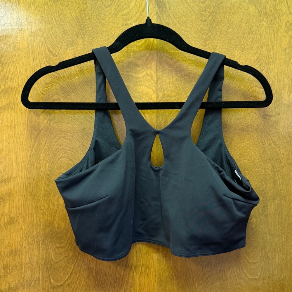 Lululemon SmoothCover Front Cut-Out Yoga Bra Light Support Black Size 10